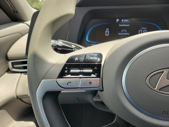 Certified 2025 Hyundai Elantra SE FWD image 22