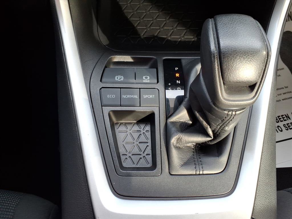 Used 2022 Toyota RAV4 LE image 21