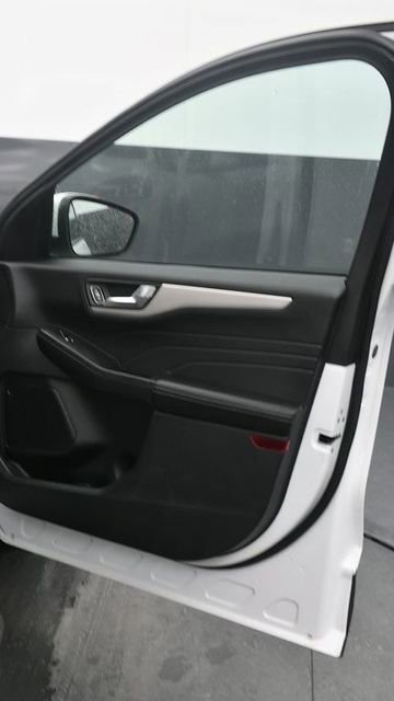 Used 2021 Ford Escape SE FWD image 9