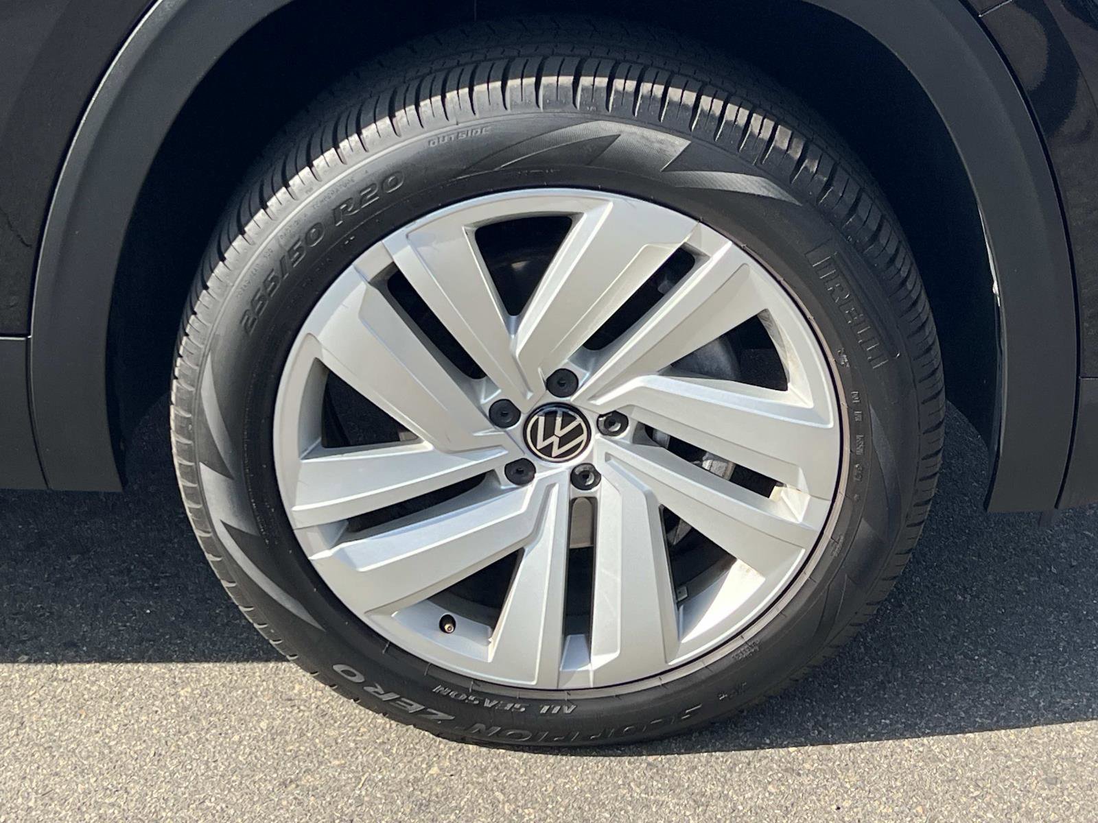 Certified 2022 Volkswagen Atlas Cross Sport SE image 28