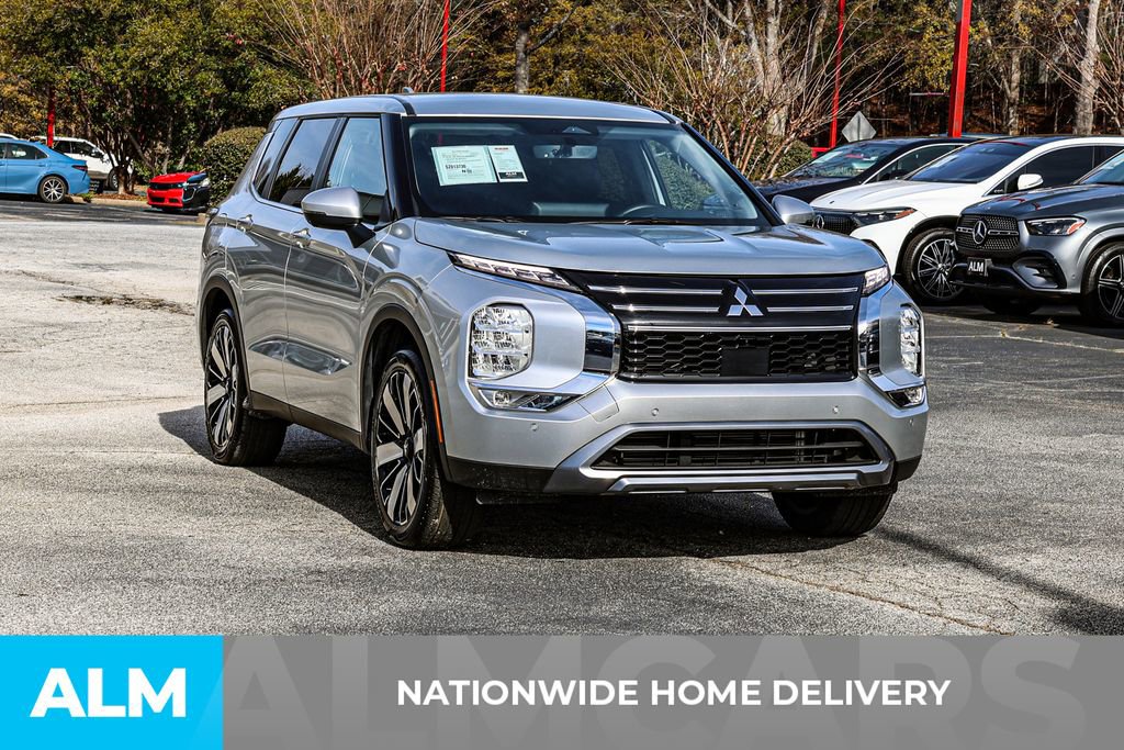 Used 2025 Mitsubishi Outlander SE image 5