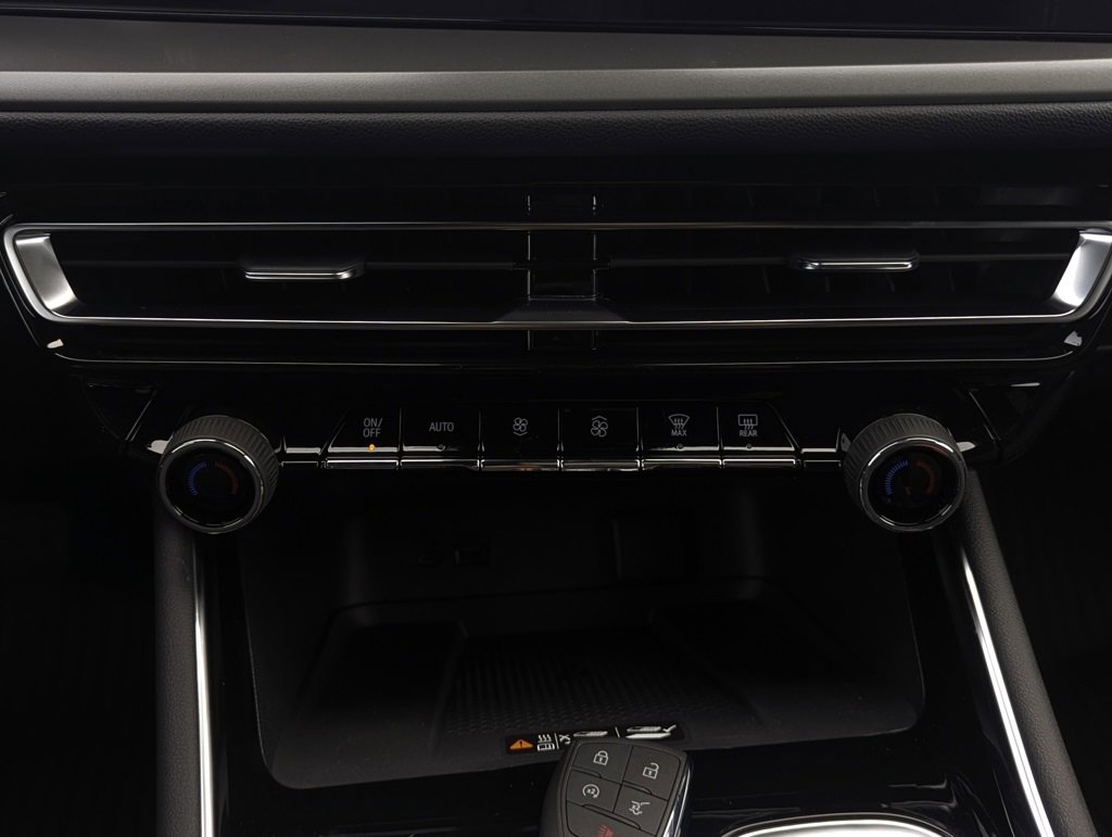 New 2026 Chevrolet Traverse LT w/ LPO, Floor Liner Package image 25