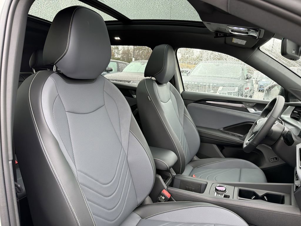 New 2026 Volkswagen Tiguan SE R-Line FWD image 19