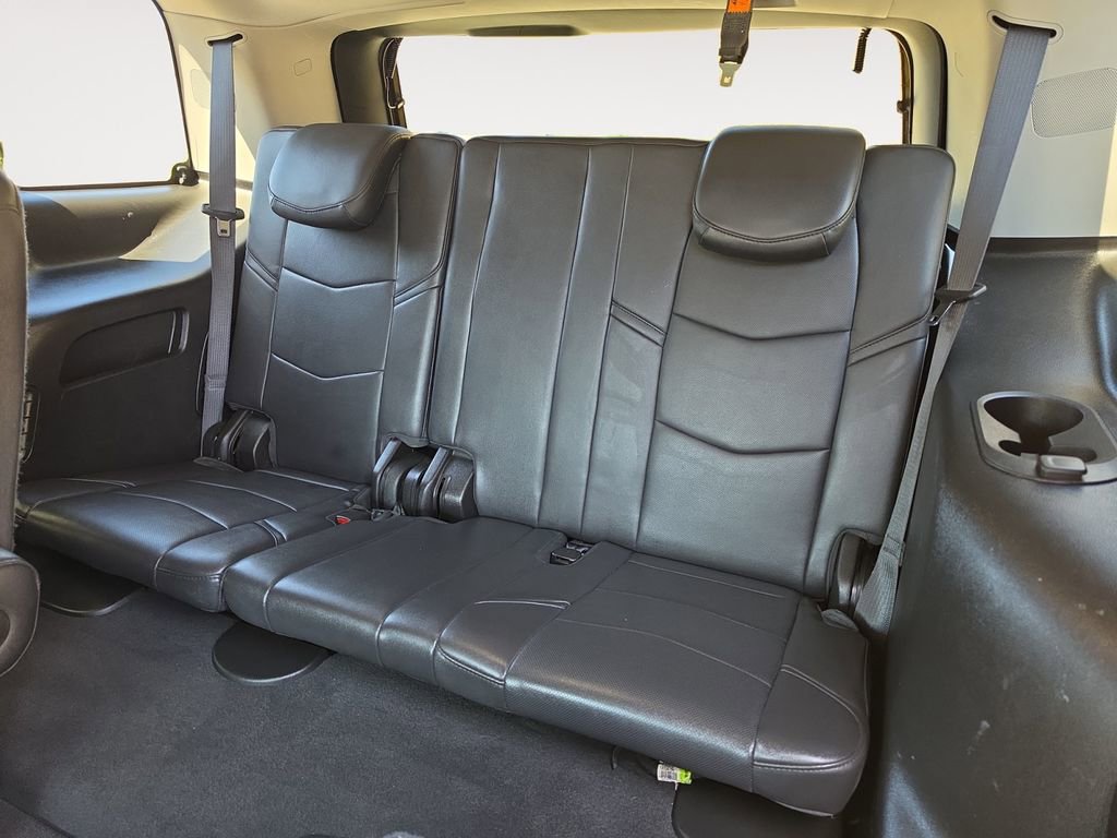 Used 2019 Cadillac Escalade Luxury w/ Escalade Sport Edition AWD/4WD image 15