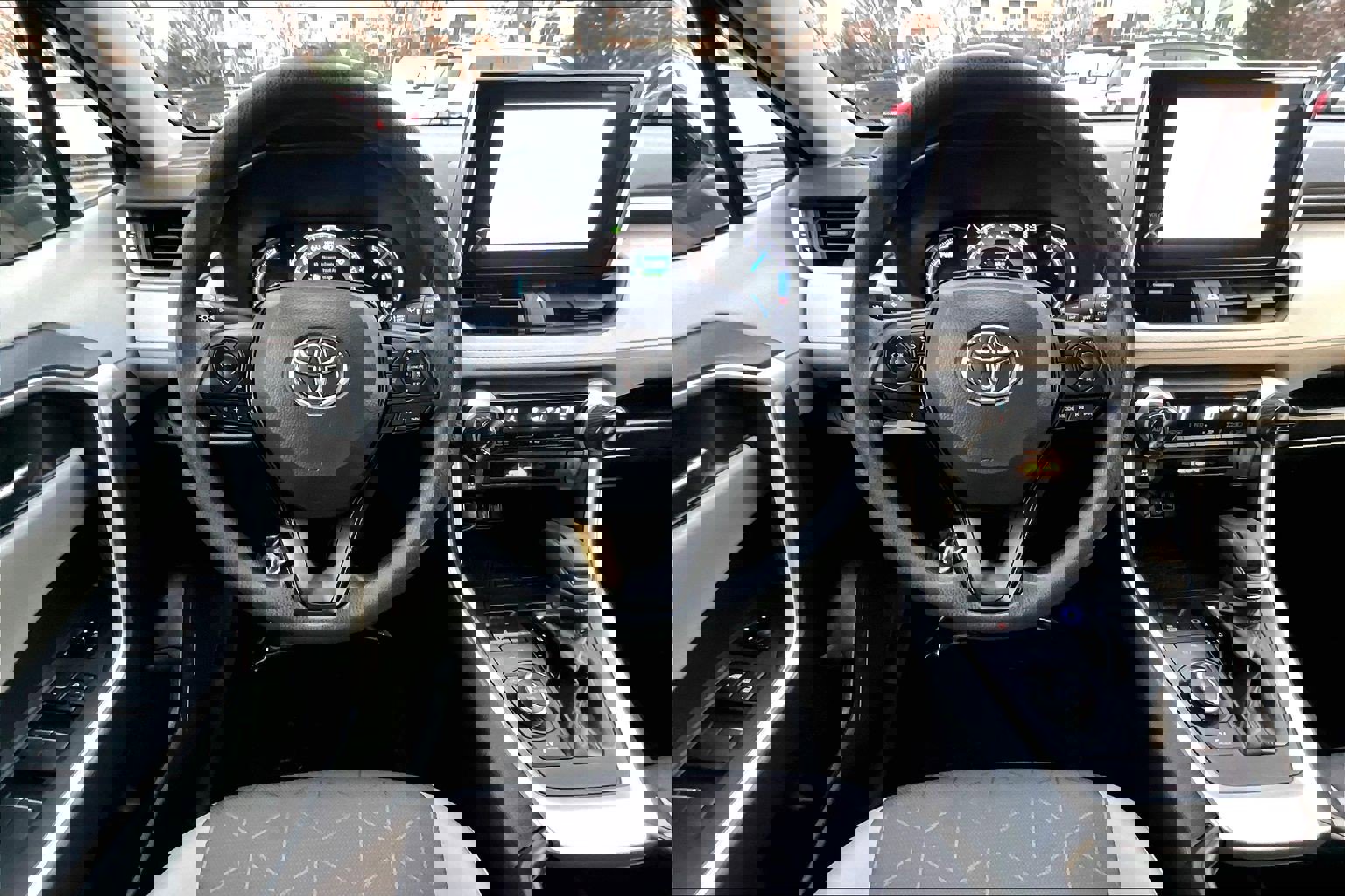 Used 2025 Toyota RAV4 XLE image 5