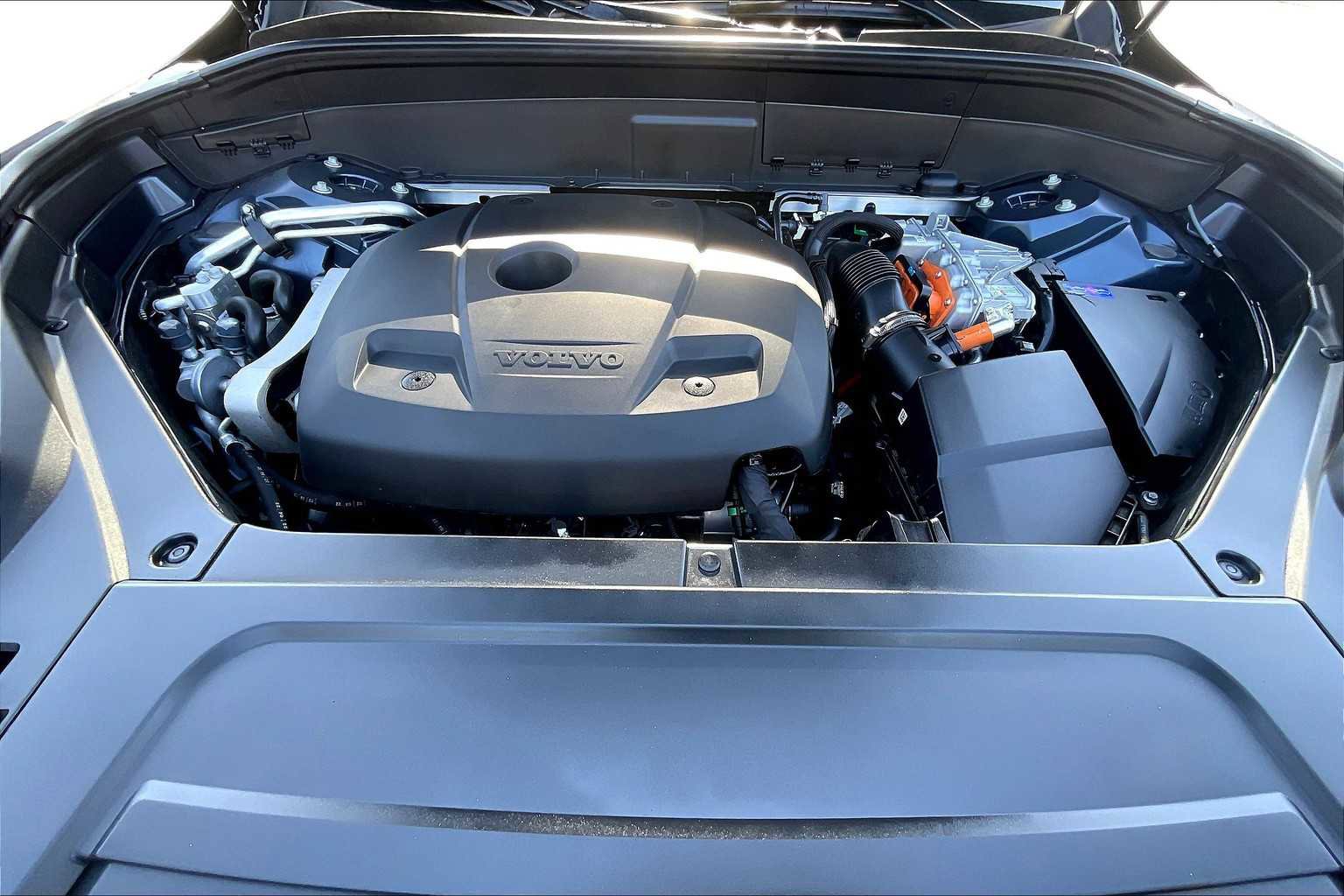 Used 2023 Volvo XC90 T8 Core image 13