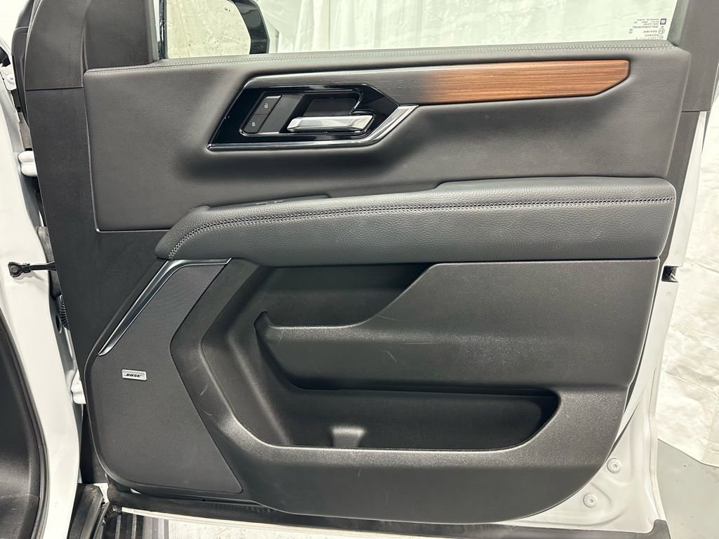 Used 2025 GMC Yukon Denali w/ Sun & Power Step Package image 54