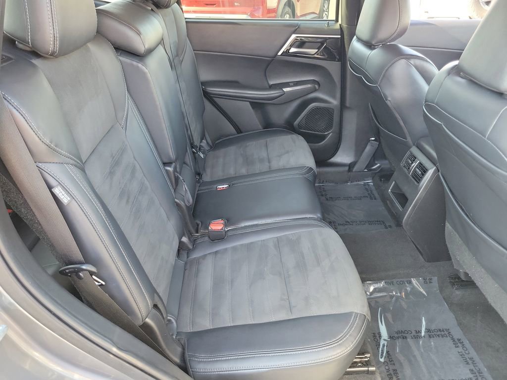 Used 2023 Mitsubishi Outlander SE image 24
