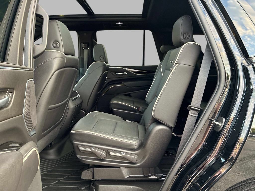Used 2024 Cadillac Escalade Premium Luxury w/ Performance Package AWD/4WD image 10