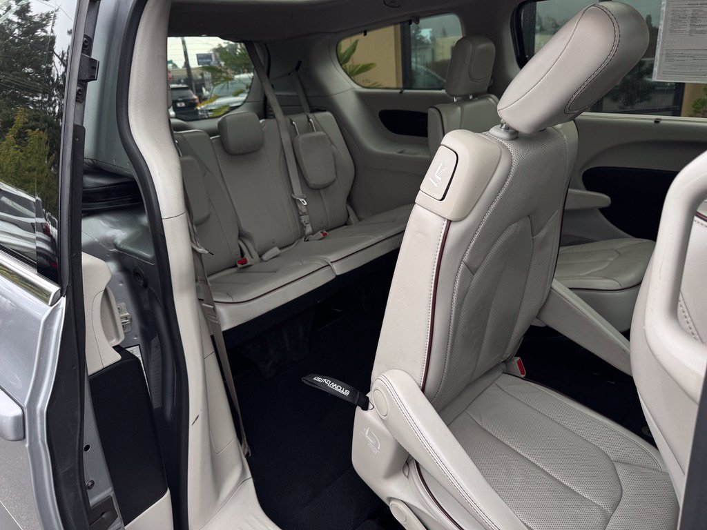 Used 2020 Chrysler Pacifica Limited FWD image 24