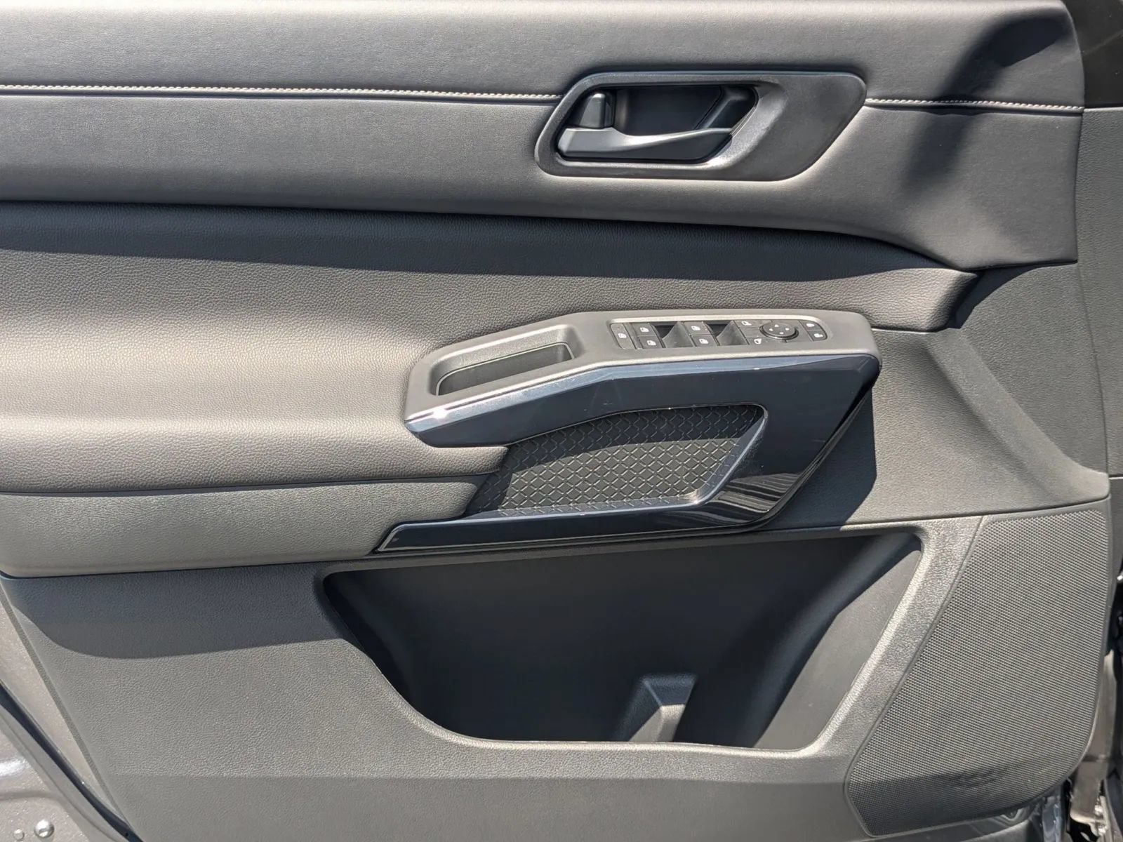 New 2026 Nissan Pathfinder SV FWD image 10