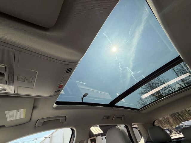 Used 2023 Volkswagen Taos SE w/ Panoramic Sunroof Package image 21