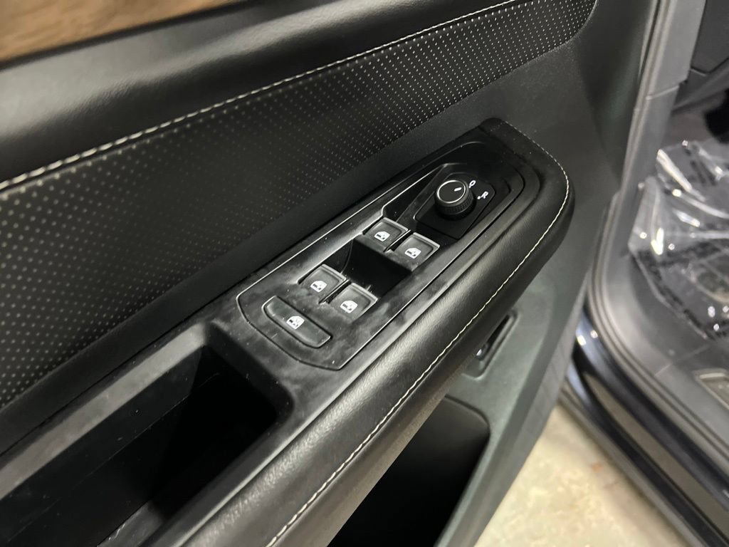 Used 2025 Volkswagen Atlas SE AWD/4WD image 22