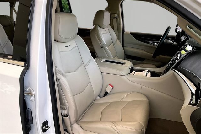 Used 2019 Cadillac Escalade ESV Luxury AWD/4WD image 21