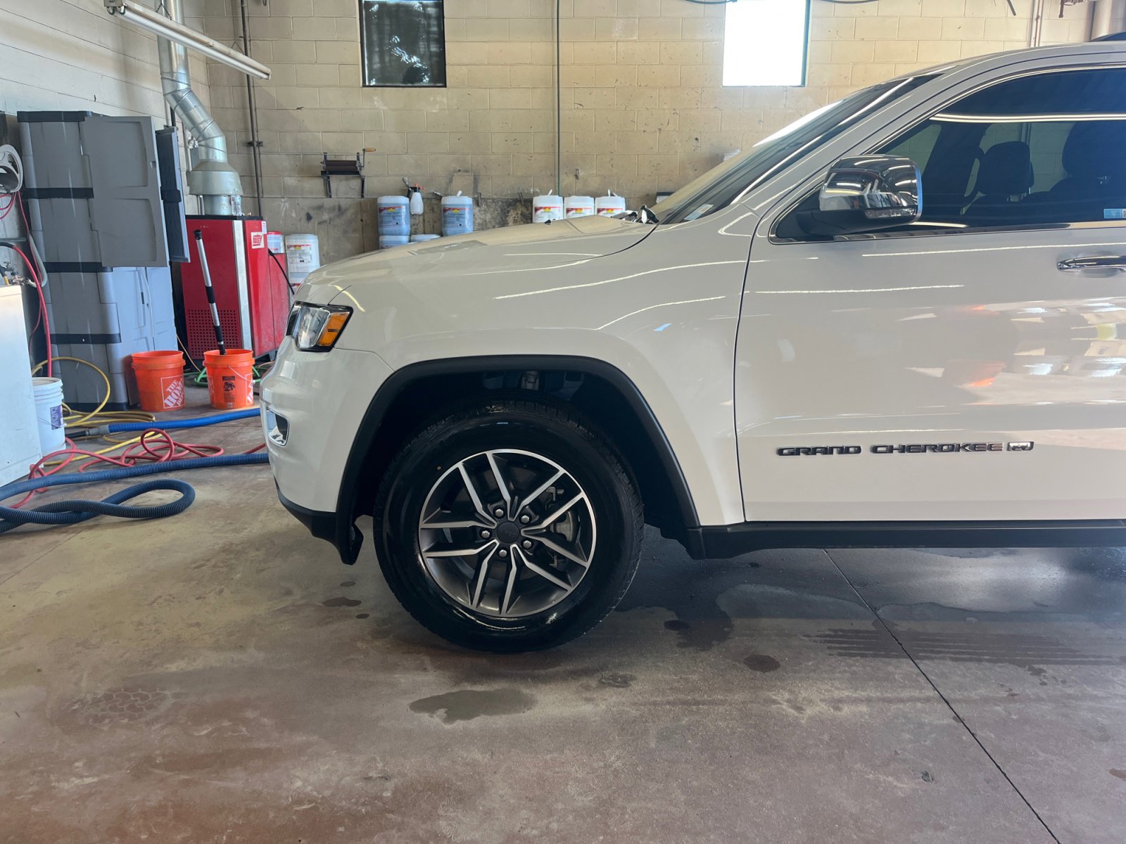 Used 2022 Jeep Grand Cherokee Limited image 9