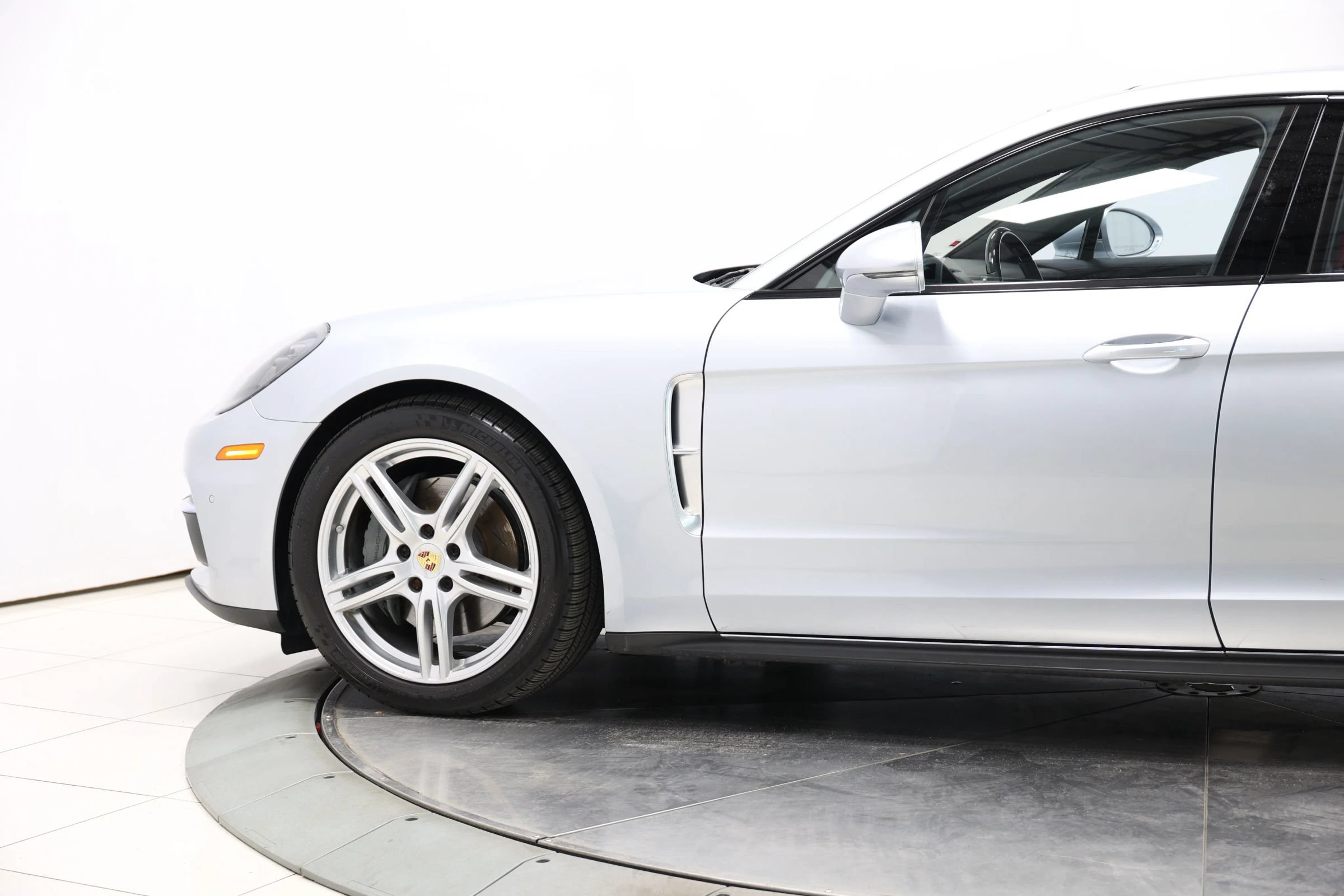 Used 2018 Porsche Panamera 4S Executive w/ Carbon Fiber Interior Package AWD/4WD image 7
