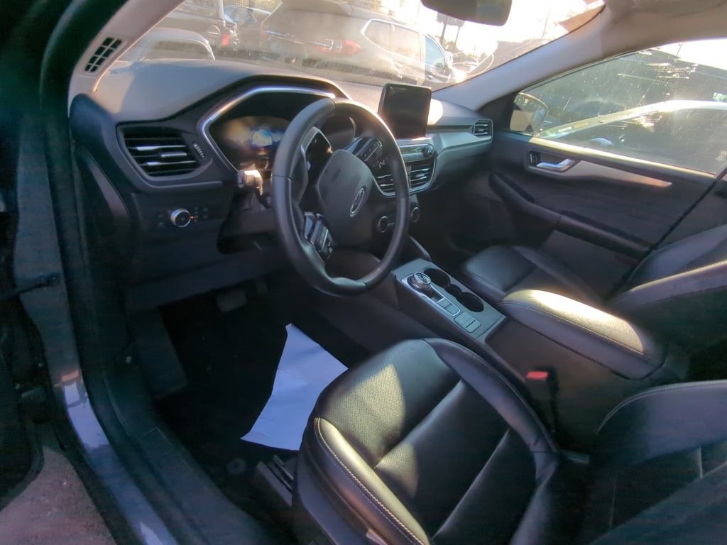 Used 2022 Ford Escape Titanium FWD image 7