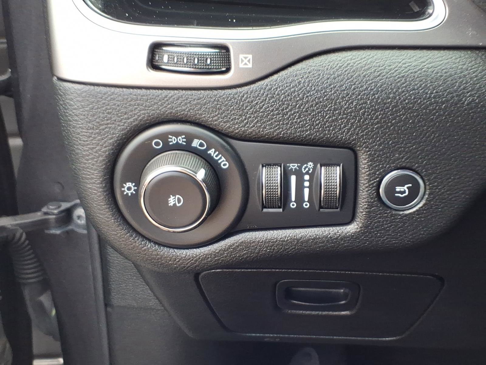 Used 2022 Jeep Cherokee Limited AWD/4WD image 22