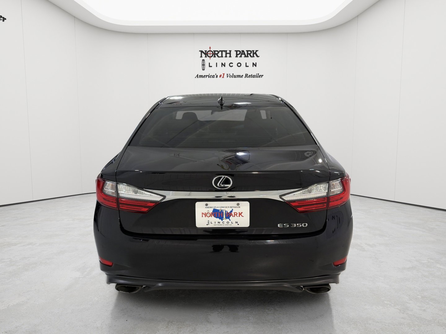 Used 2017 Lexus ES 350 w/ Luxury Package FWD image 4
