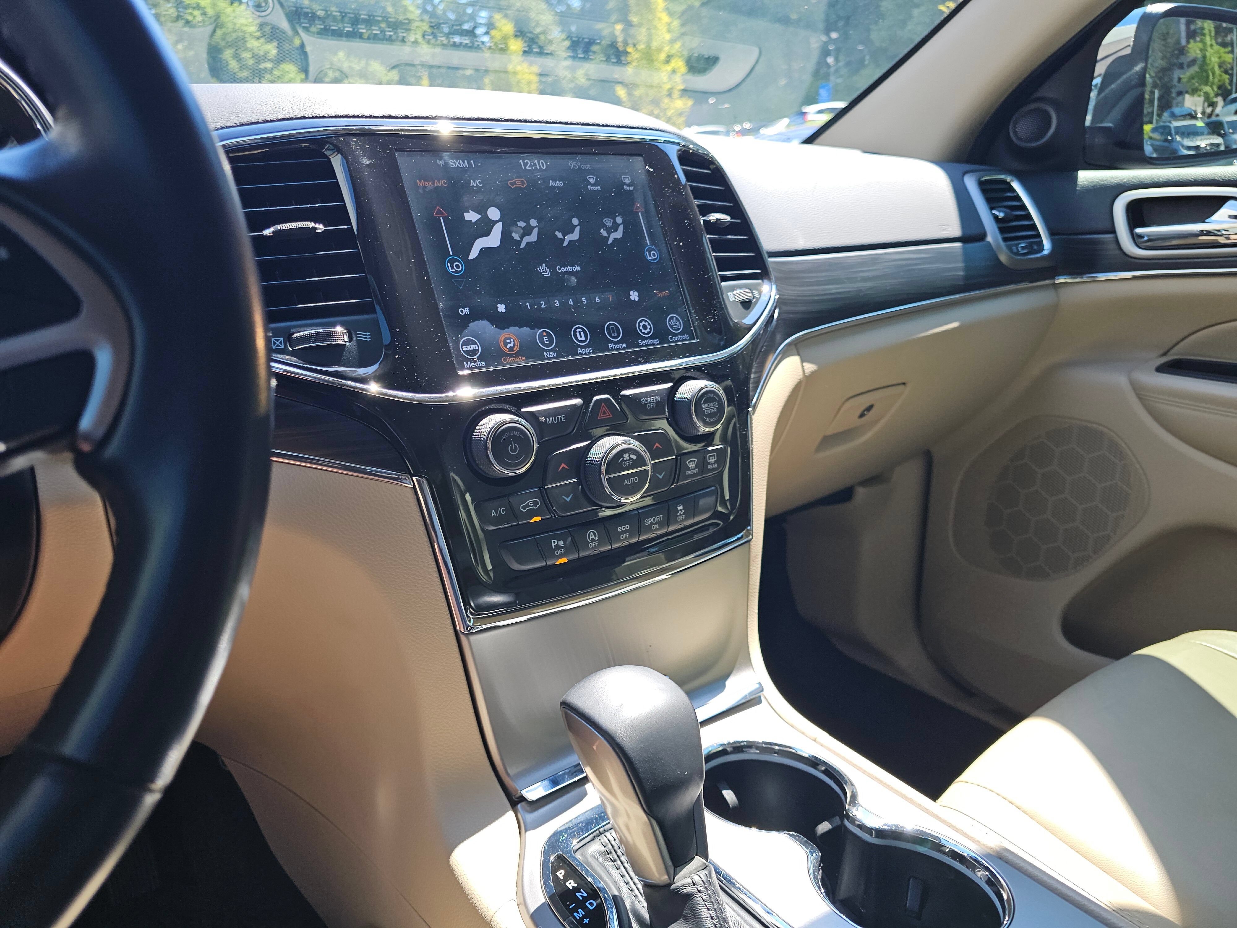 Used 2021 Jeep Grand Cherokee Limited w/ Sun & Sound Group AWD/4WD image 30