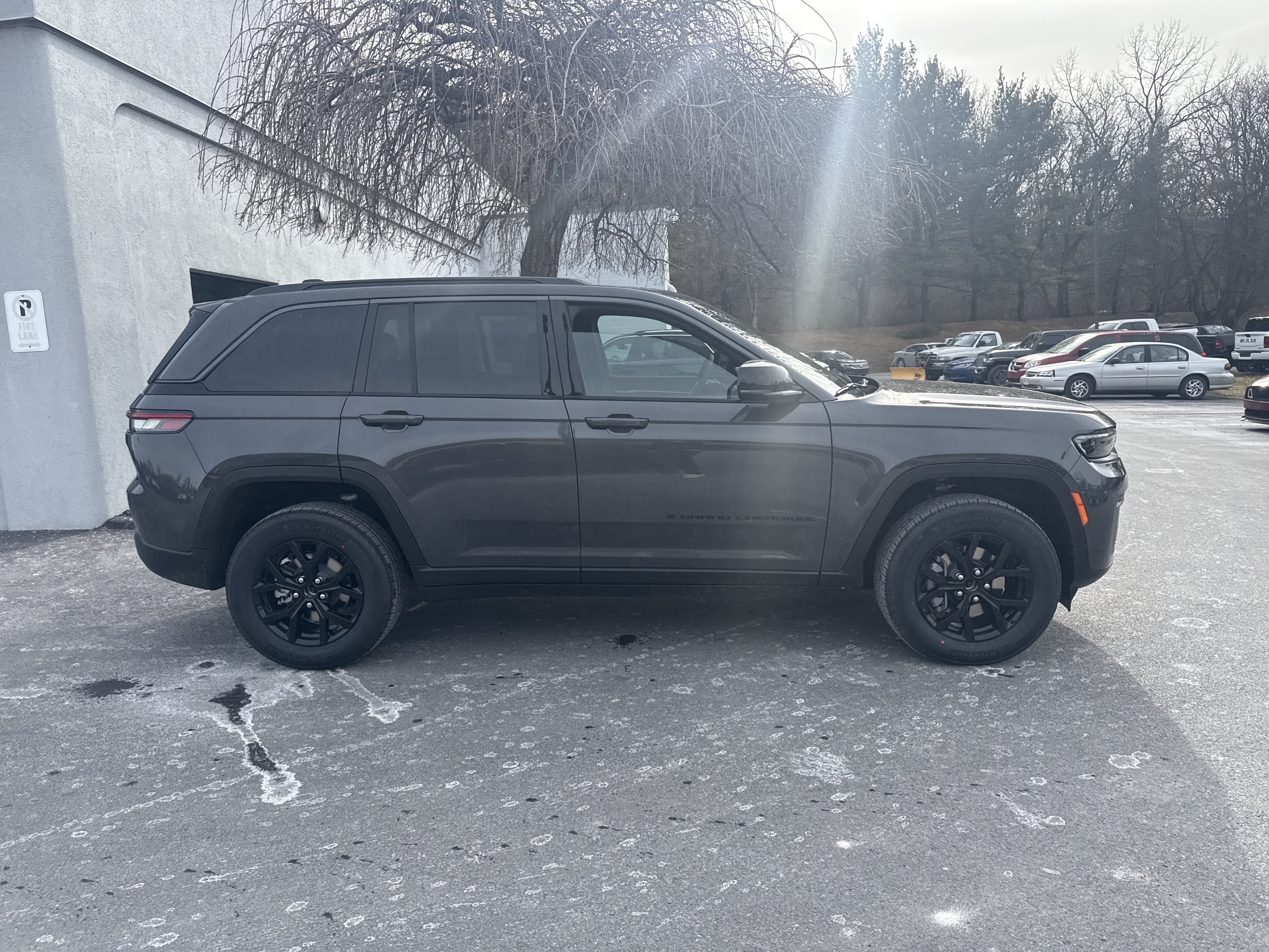 New 2026 Jeep Grand Cherokee Altitude AWD/4WD image 2