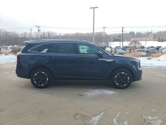 Used 2024 Kia Sorento S w/ Panoramic Sunroof Package image 8
