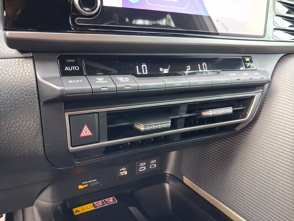 Used 2025 Toyota Camry SE FWD image 20
