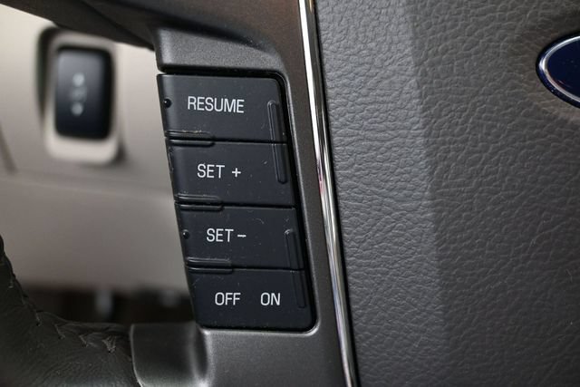 Used 2010 Ford Taurus SEL FWD image 18