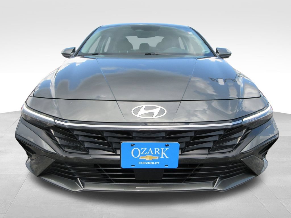 Used 2025 Hyundai Elantra SEL FWD image 9