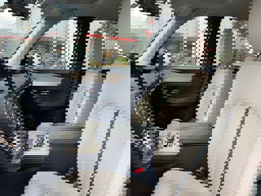 Used 2024 MAZDA CX-90 3.3 Turbo w/ Preferred Plus image 9