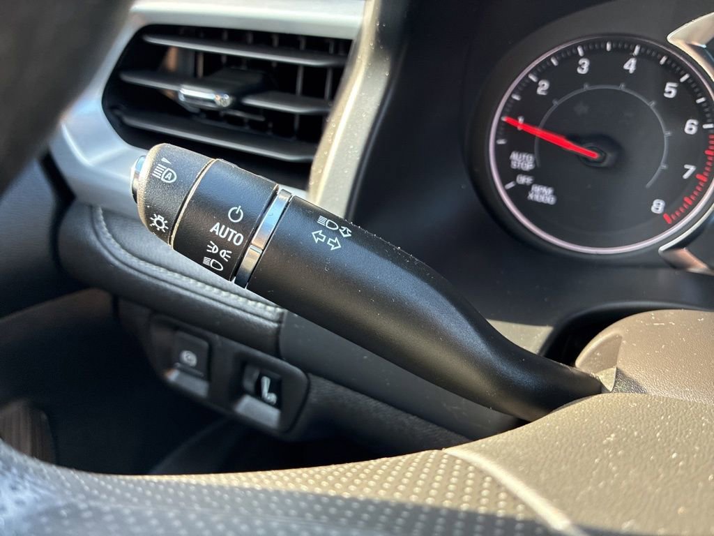 Used 2023 GMC Acadia SLE w/ Driver Convenience Package image 18