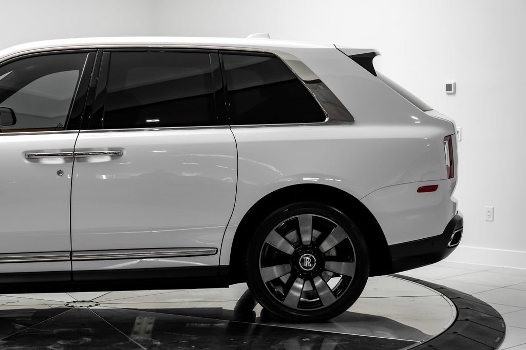 Used 2022 Rolls-Royce Cullinan AWD/4WD image 14