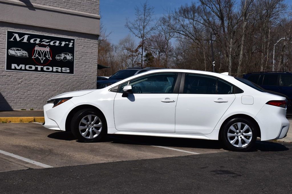 Used 2022 Toyota Corolla LE image 3