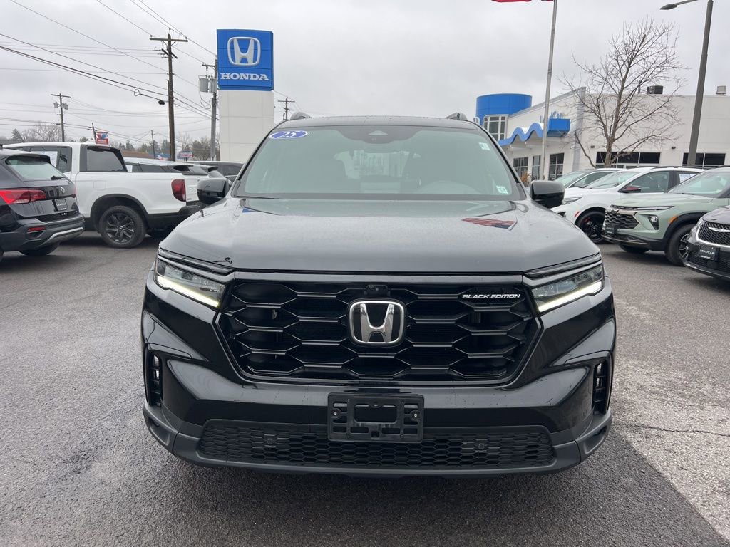 Certified 2025 Honda Pilot Black Edition image 8