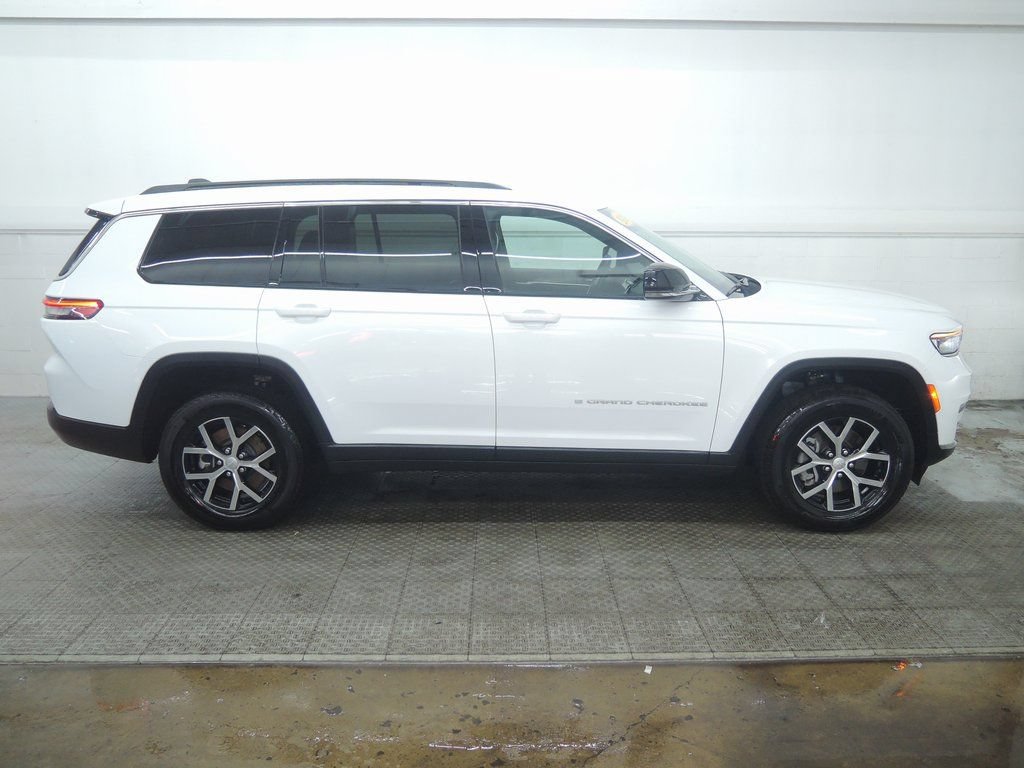 Used 2024 Jeep Grand Cherokee L Limited AWD/4WD image 2
