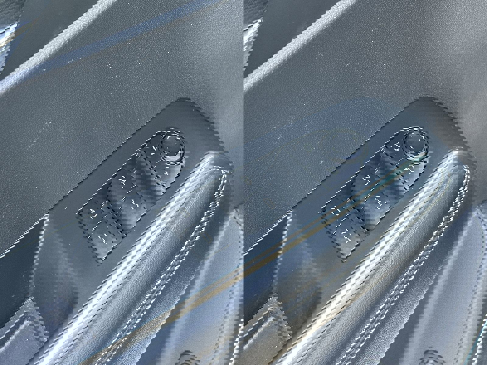 Used 2025 GMC Acadia Elevation image 15