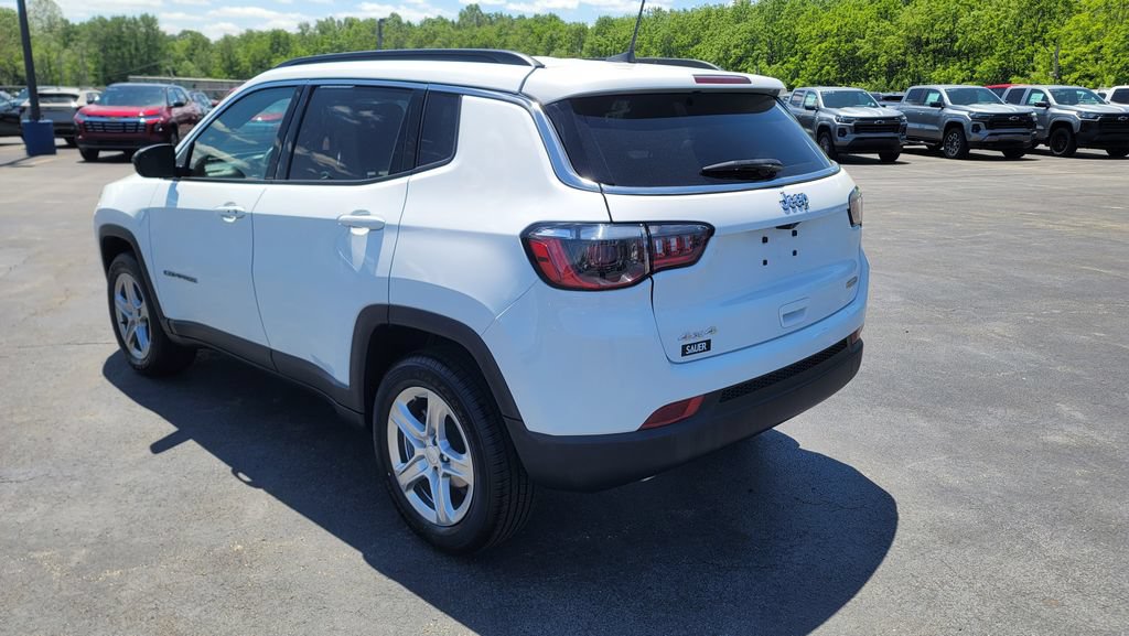 Used 2024 Jeep Compass Latitude AWD/4WD image 9