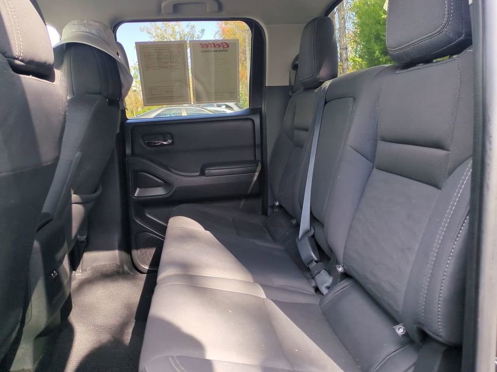 Used 2023 Nissan Frontier SV image 13