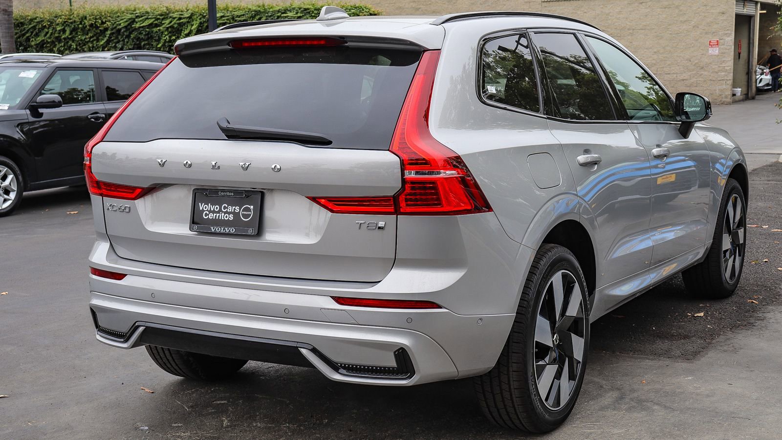 Used 2025 Volvo XC60 T8 Plus w/ Climate Package PRO AWD/4WD image 6
