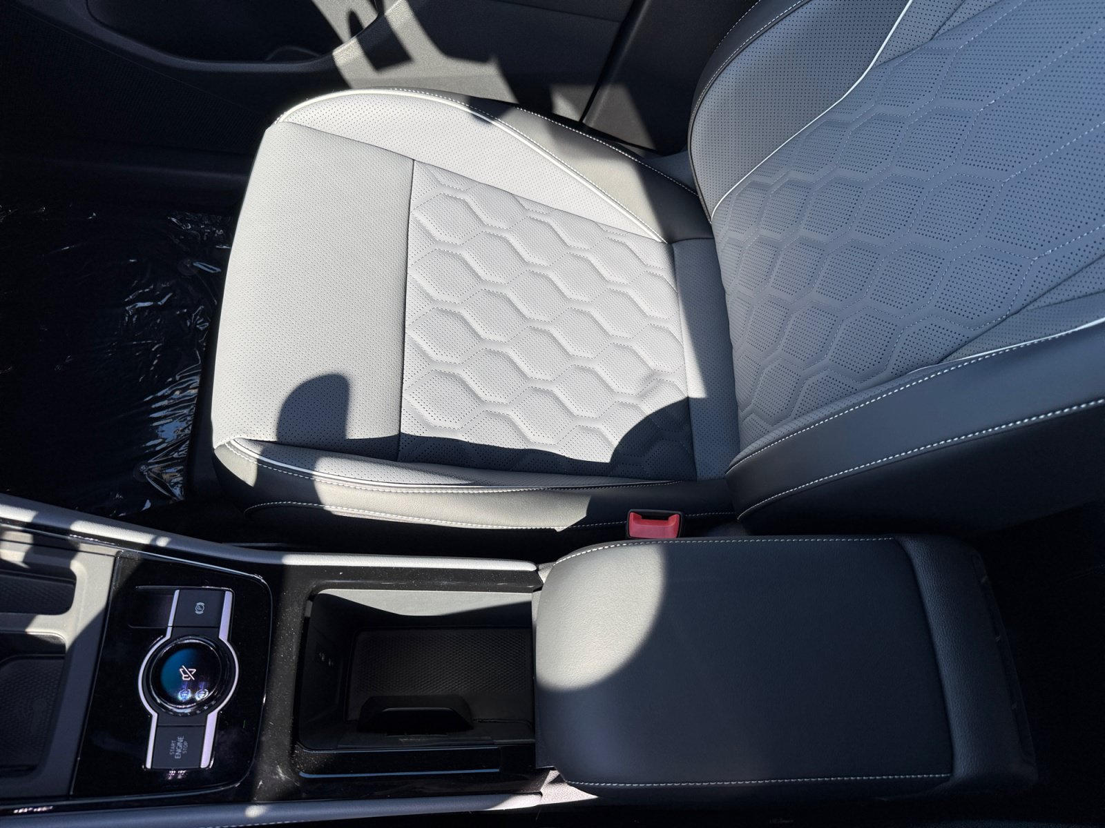 New 2026 Volkswagen Tiguan SEL R-Line AWD/4WD image 14