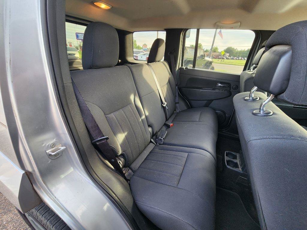 Used 2011 Jeep Liberty Sport AWD/4WD image 19