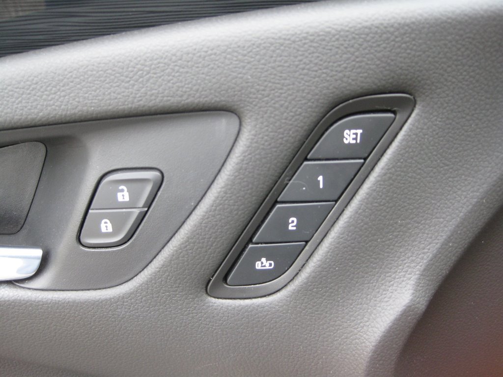Used 2017 Buick Envision Essence FWD image 16