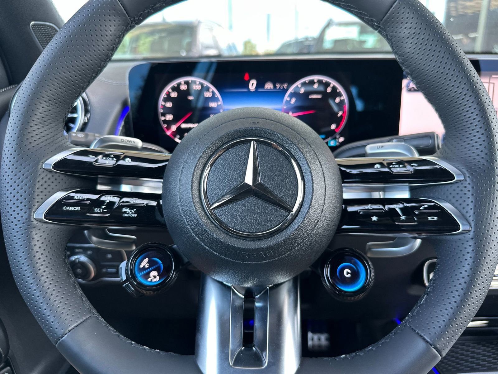 Used 2024 Mercedes-Benz GLB 35 AMG 4MATIC image 26