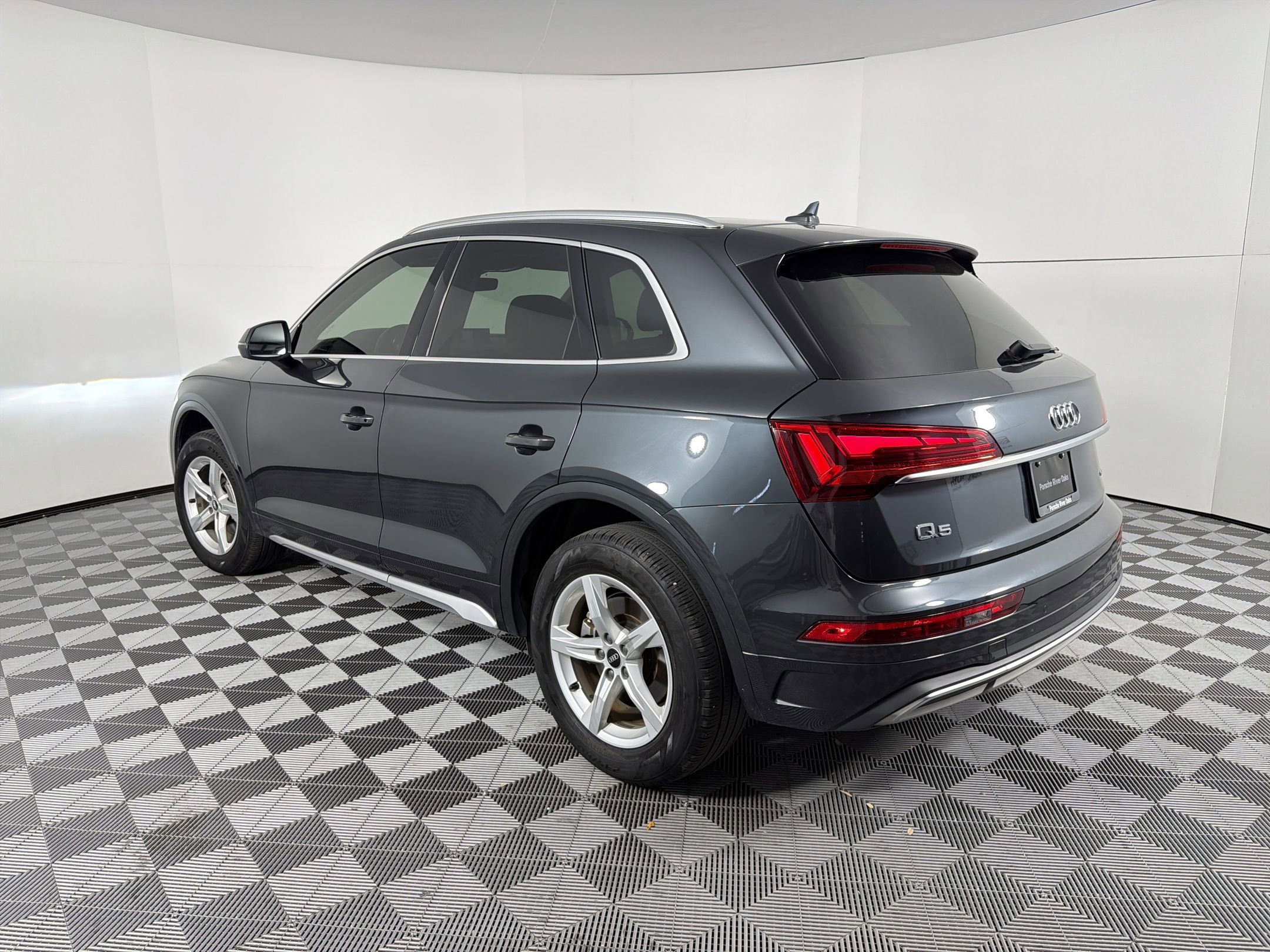 Used 2021 Audi Q5 2.0T Premium w/ Convenience Package AWD/4WD image 3