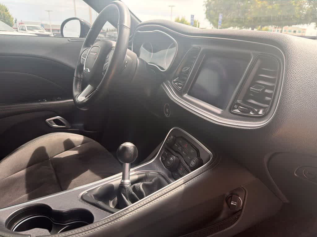 Used 2018 Dodge Challenger R/T Scat Pack w/ Leather Interior Group RWD image 18