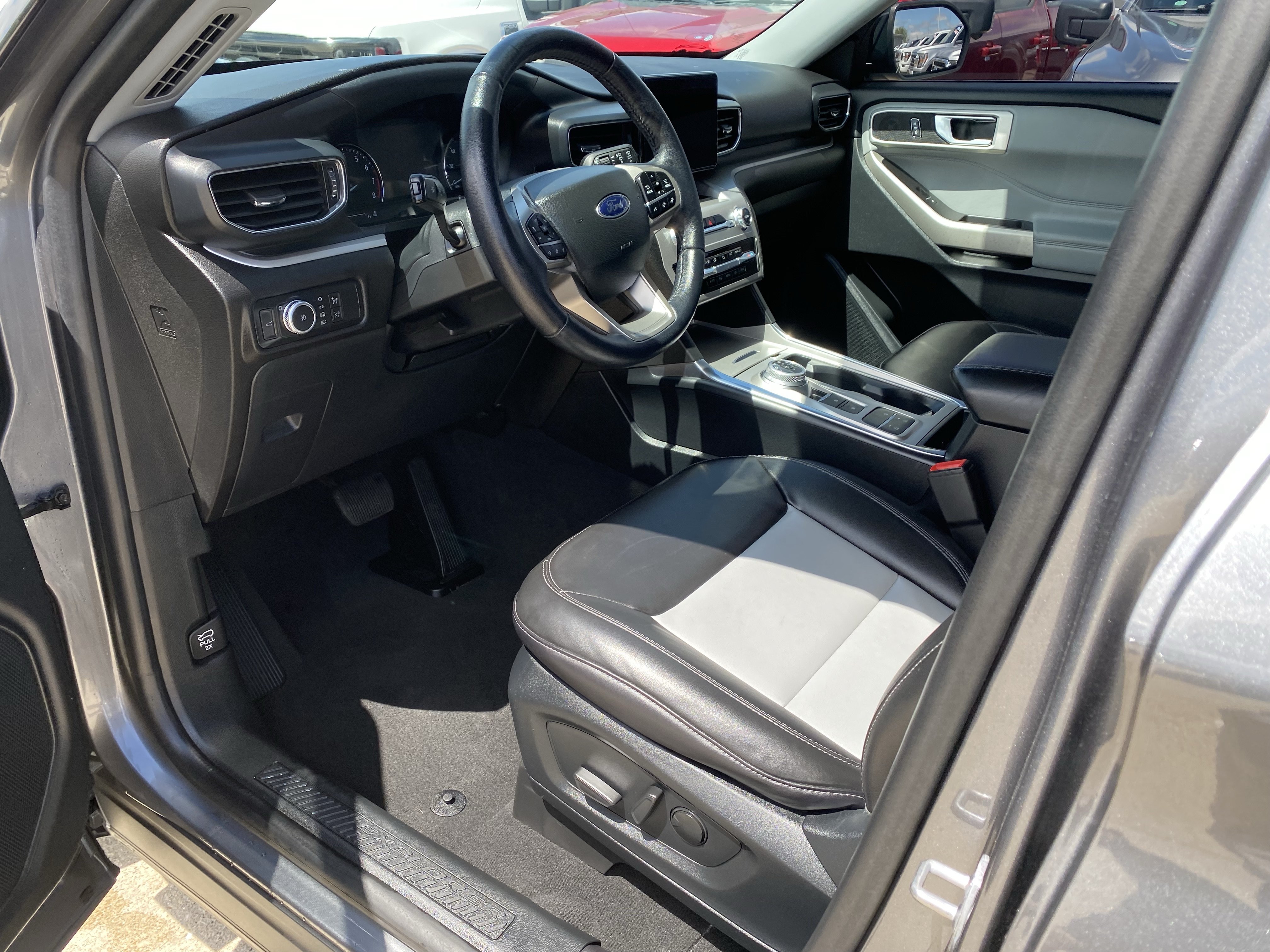 Used 2022 Ford Explorer XLT w/ Equipment Group 202A RWD image 14