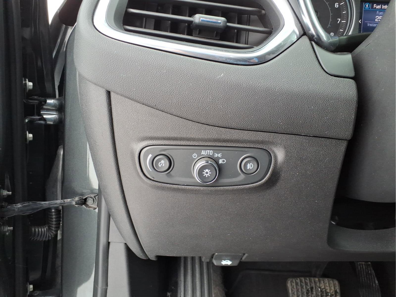 Used 2020 Chevrolet Equinox LT w/ Driver Convenience Package image 12