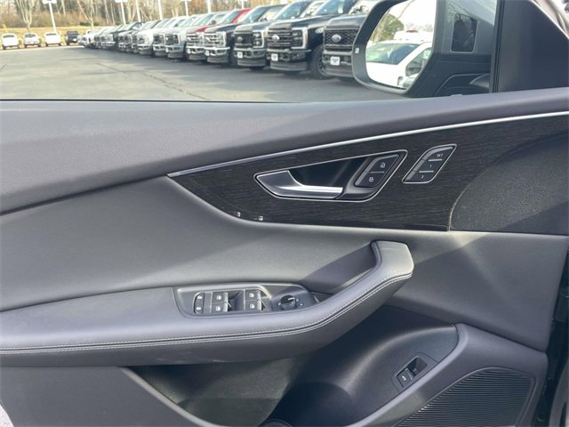 Used 2023 Audi Q8 Prestige w/ Prestige Package image 13