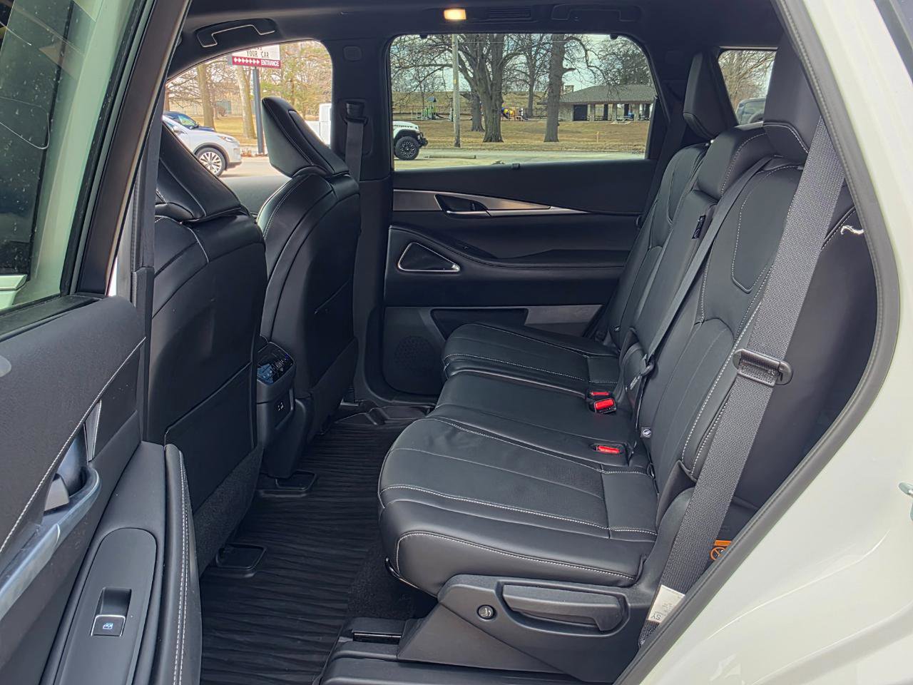 Used 2025 INFINITI QX60 Luxe w/ Black Edition image 12