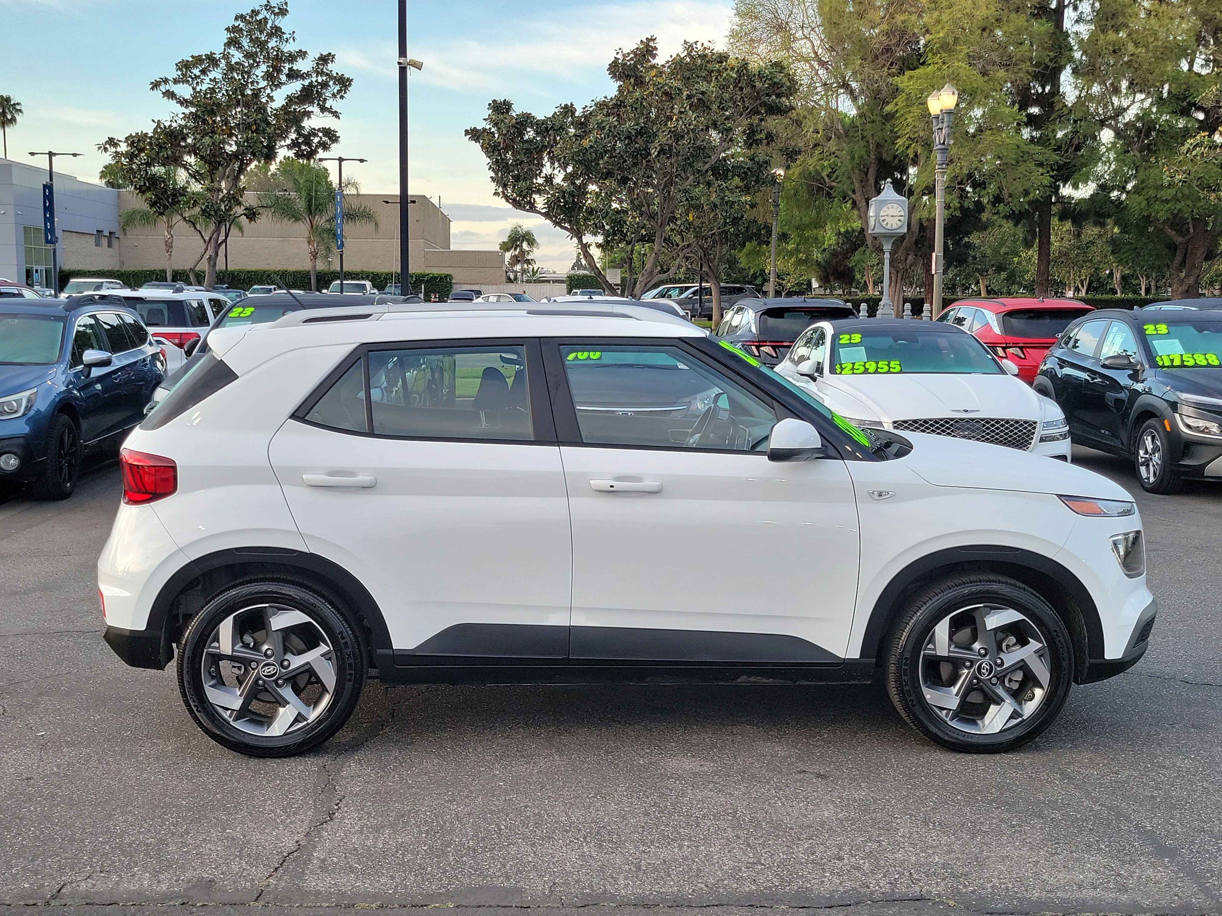 Certified 2025 Hyundai Venue SEL image 5